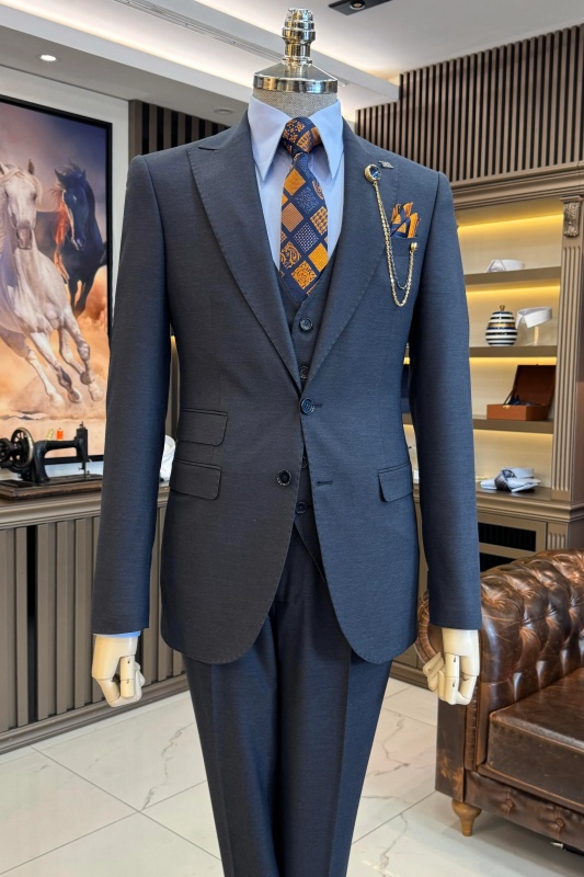 Dark Navy Peaked Lapel Three Piece Wedding Suit for Men main image 1