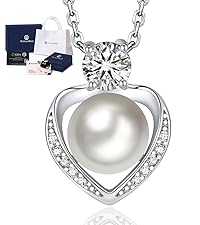 heart necklace with AAA+ pearl and moissanite